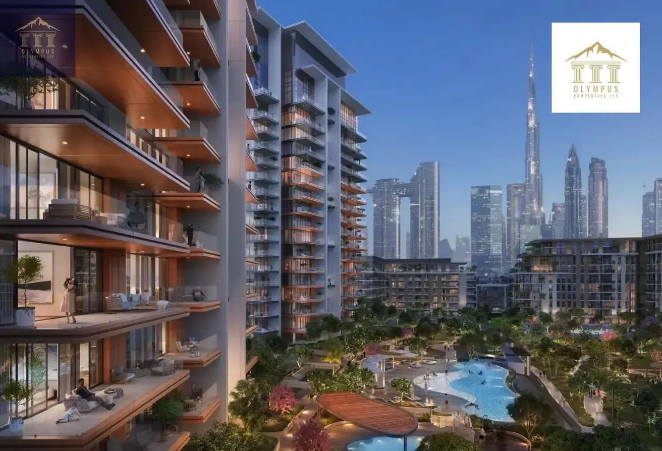 Apartment in Central Park Plaza, Middle floor
