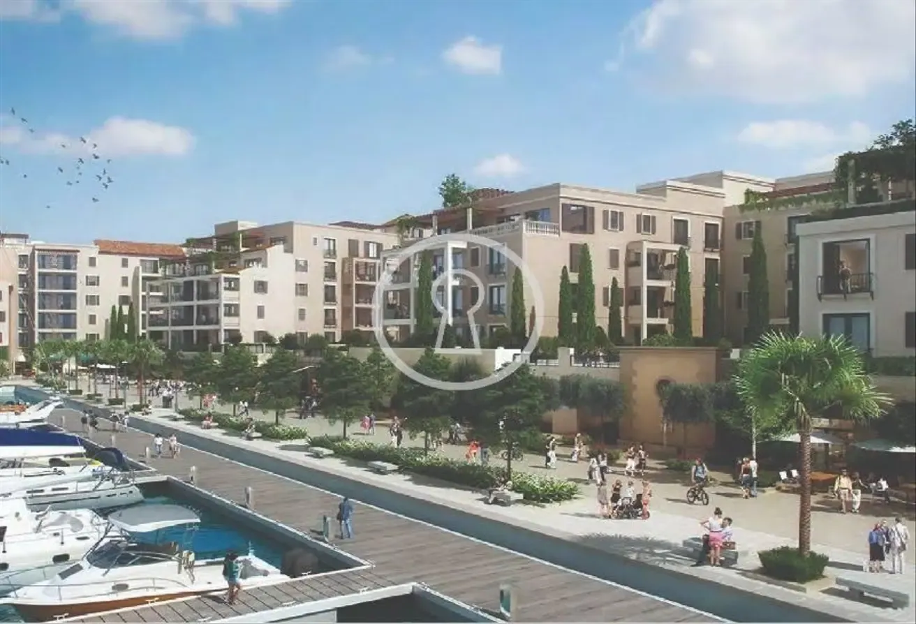 Ready Primary | Waterfront Luxury Living | La Mer