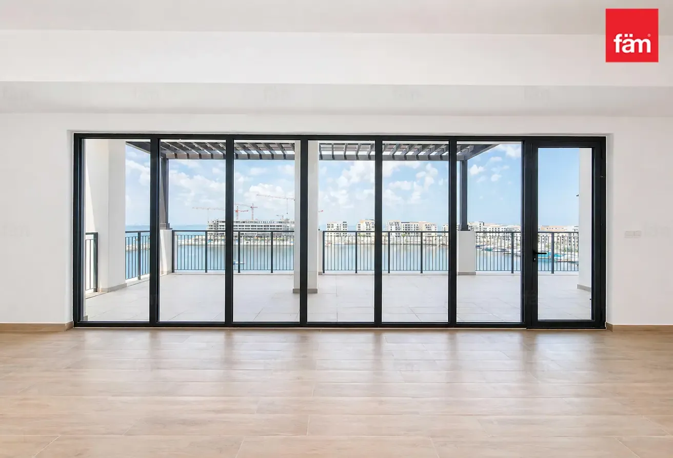 Unique Layout | Vacant | Marina View