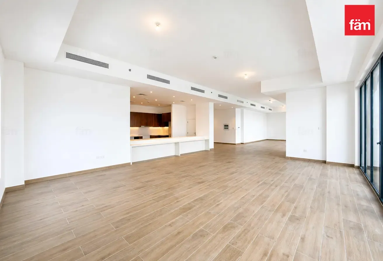Unique Layout | Vacant | Marina View