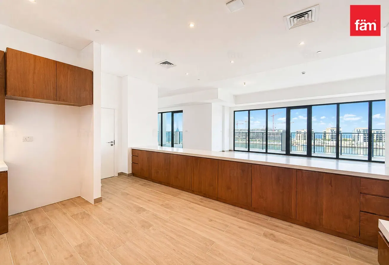 Unique Layout | Vacant | Marina View