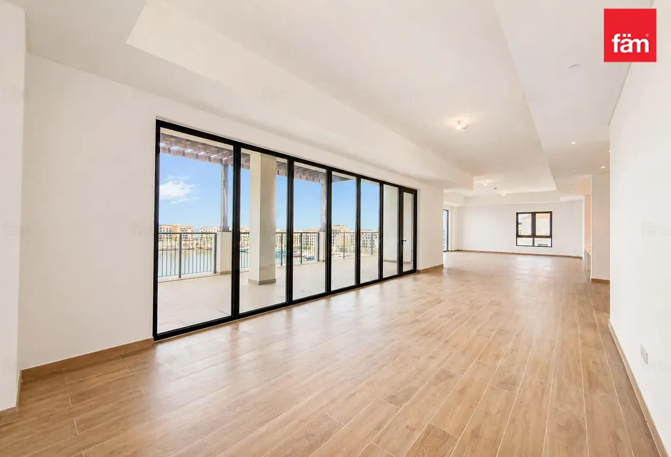 Unique Layout | Vacant | Marina View