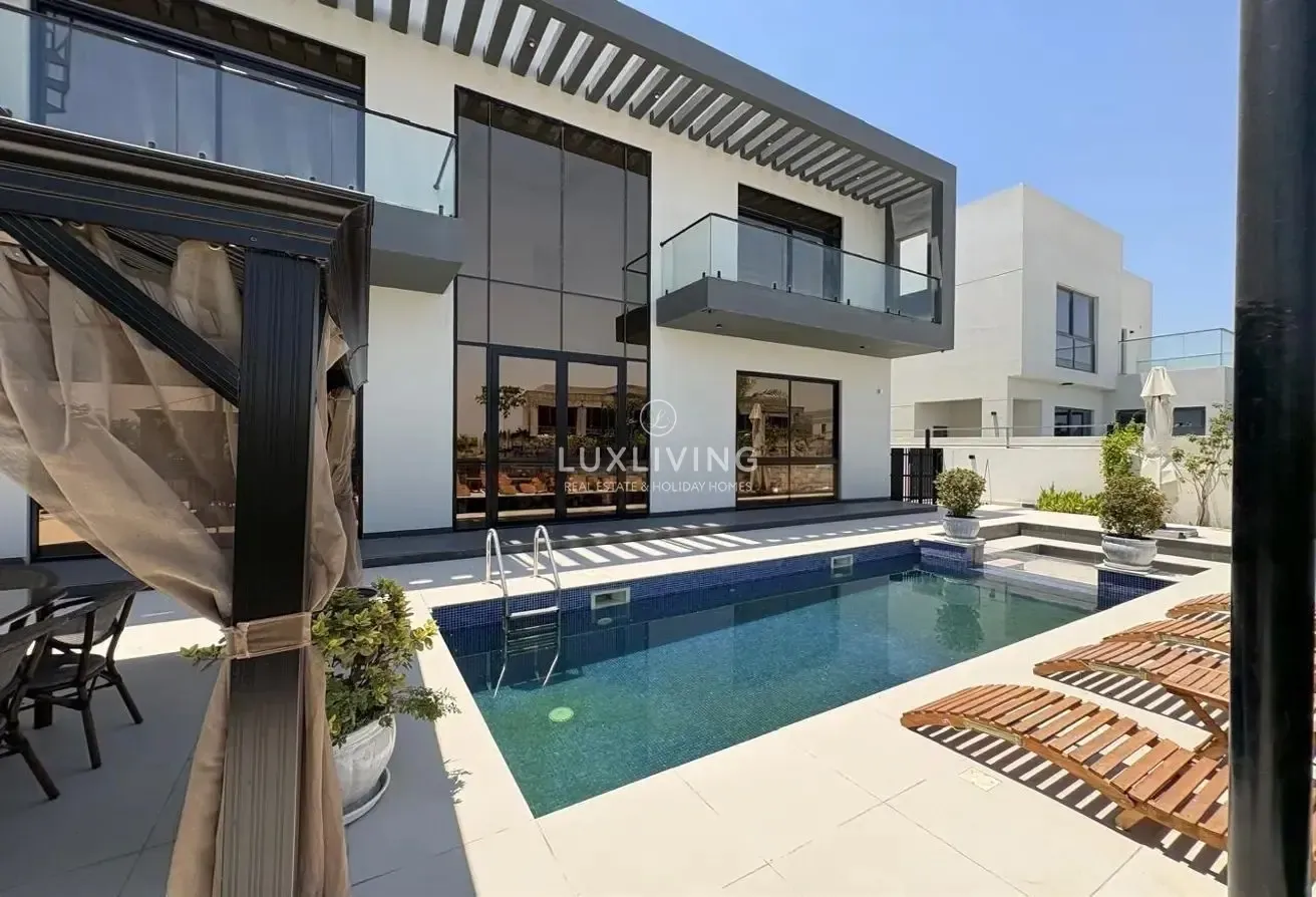 Elevated Plot | Vacant | Custom Built