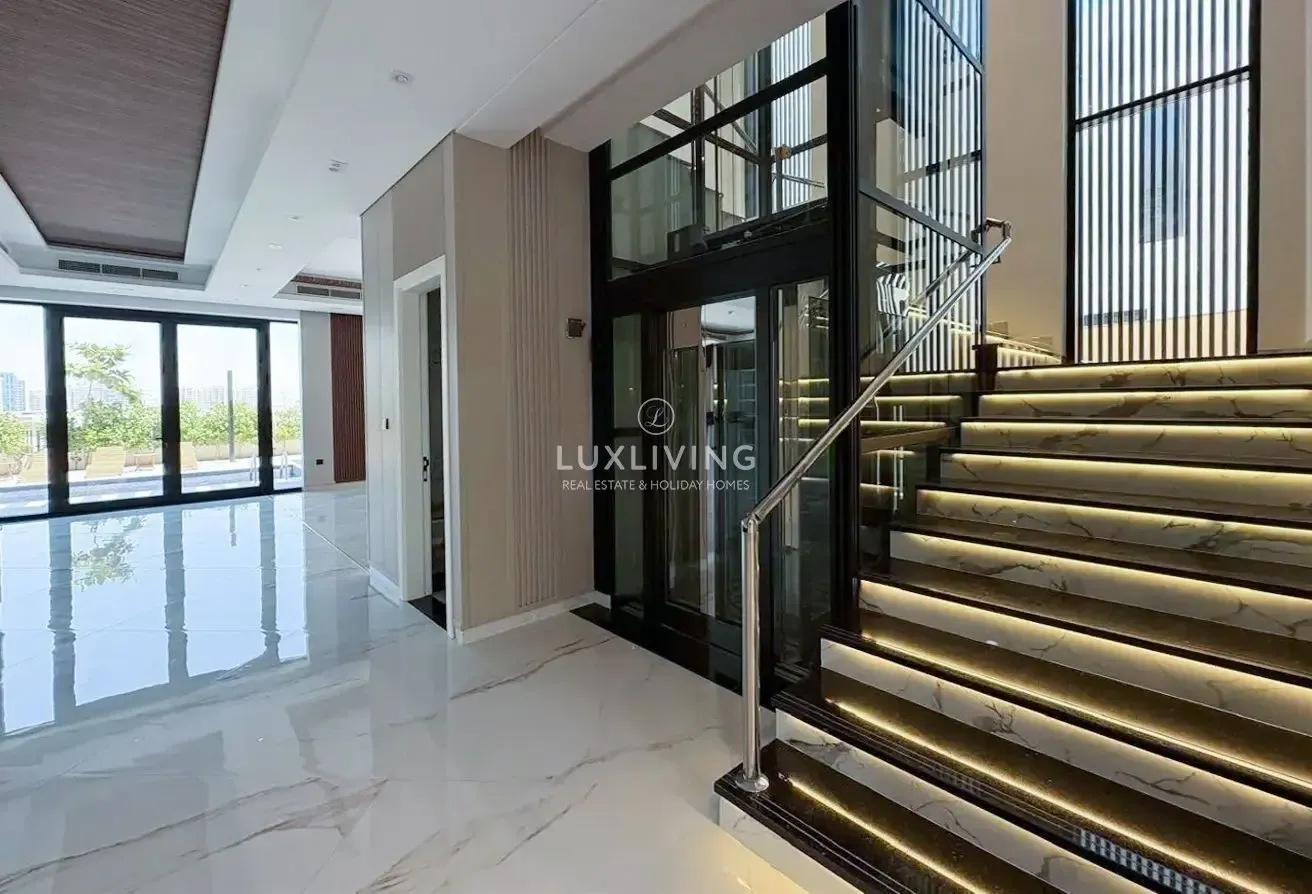Elevated Plot | Vacant | Custom Built
