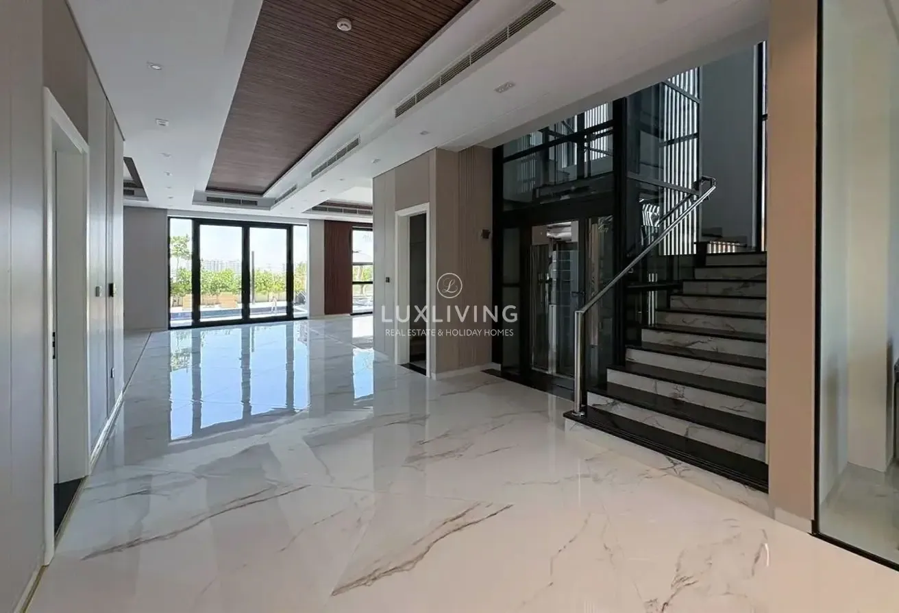 Elevated Plot | Vacant | Custom Built