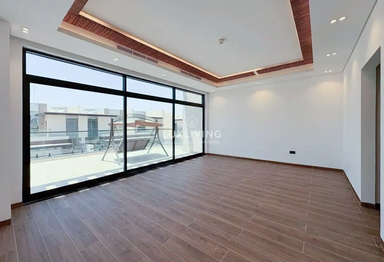 Elevated Plot | Vacant | Custom Built