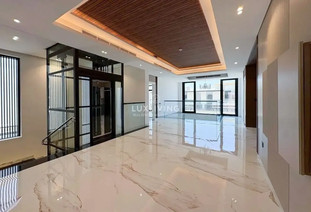 Elevated Plot | Vacant | Custom Built