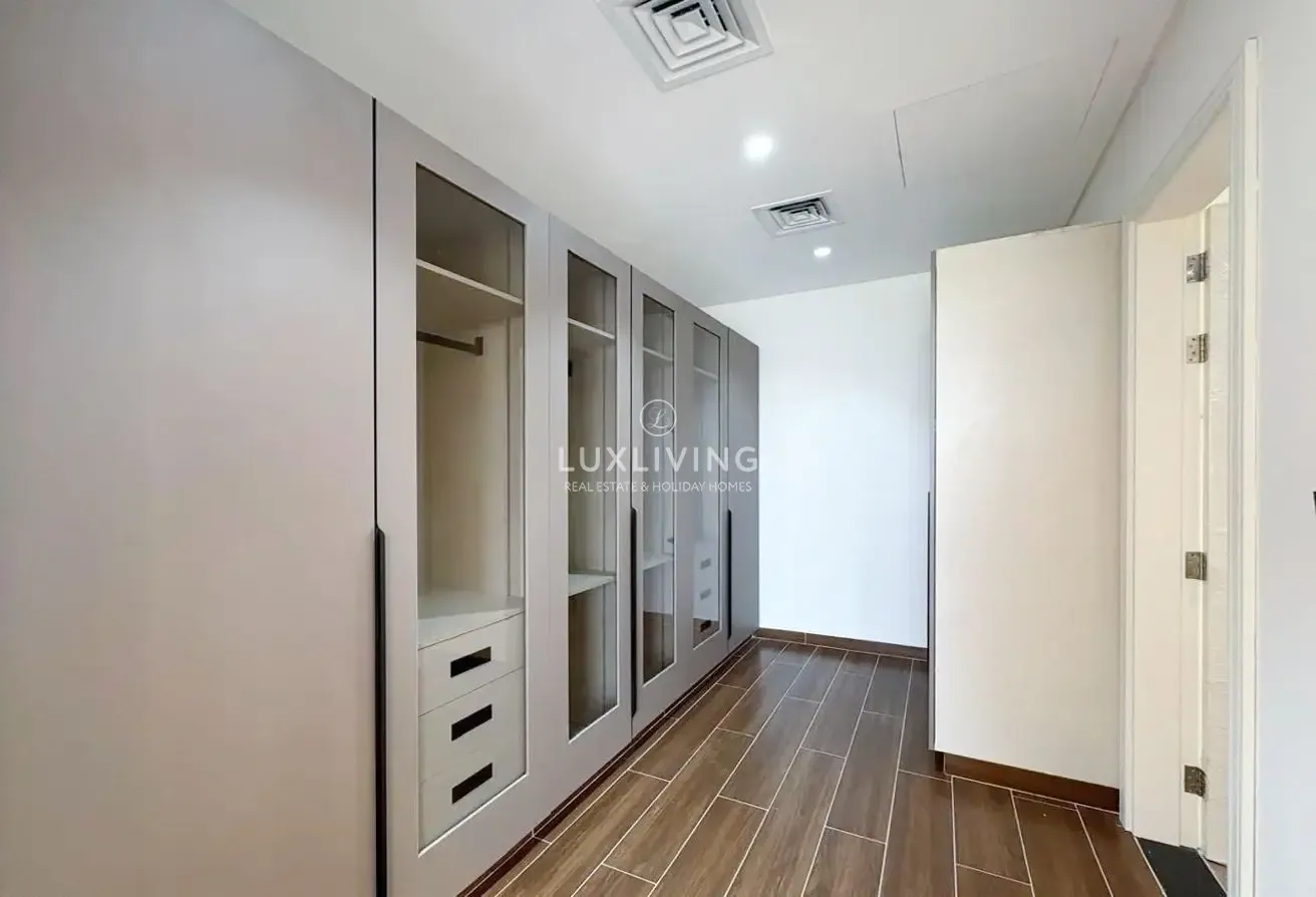 Elevated Plot | Vacant | Custom Built