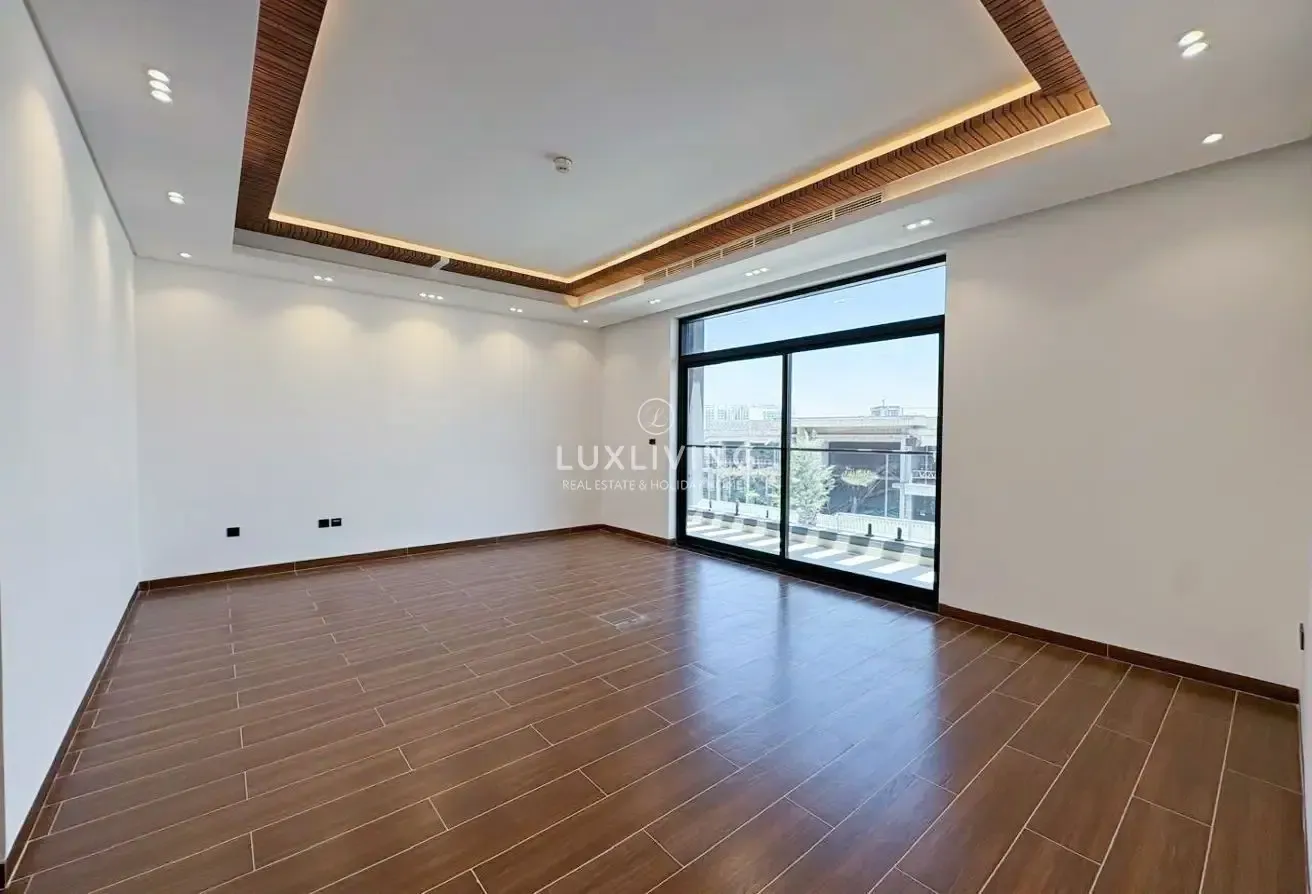 Elevated Plot | Vacant | Custom Built