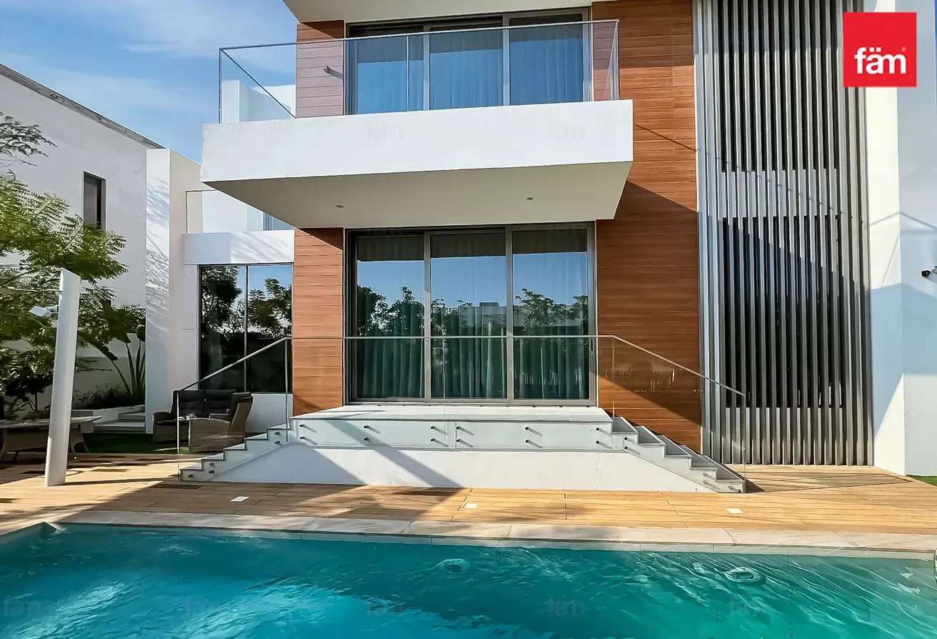 Luxury | Massive Layout | Vacant | Next To Park