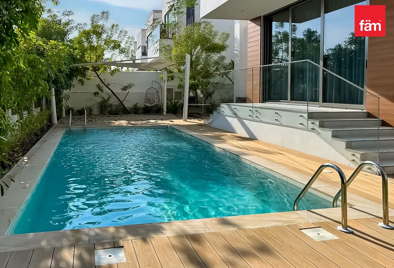 Luxury | Massive Layout | Vacant | Next To Park