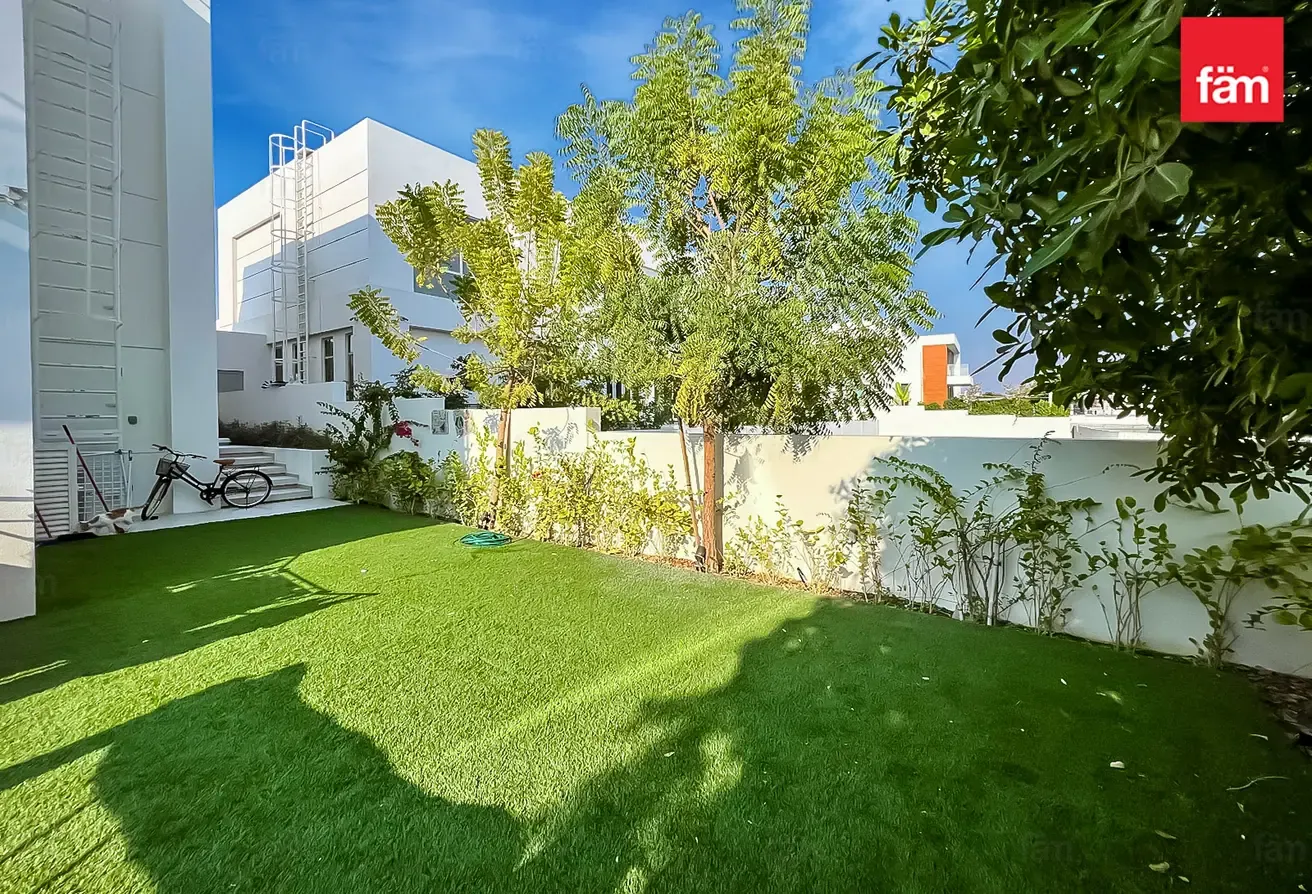 Luxury | Massive Layout | Vacant | Next To Park