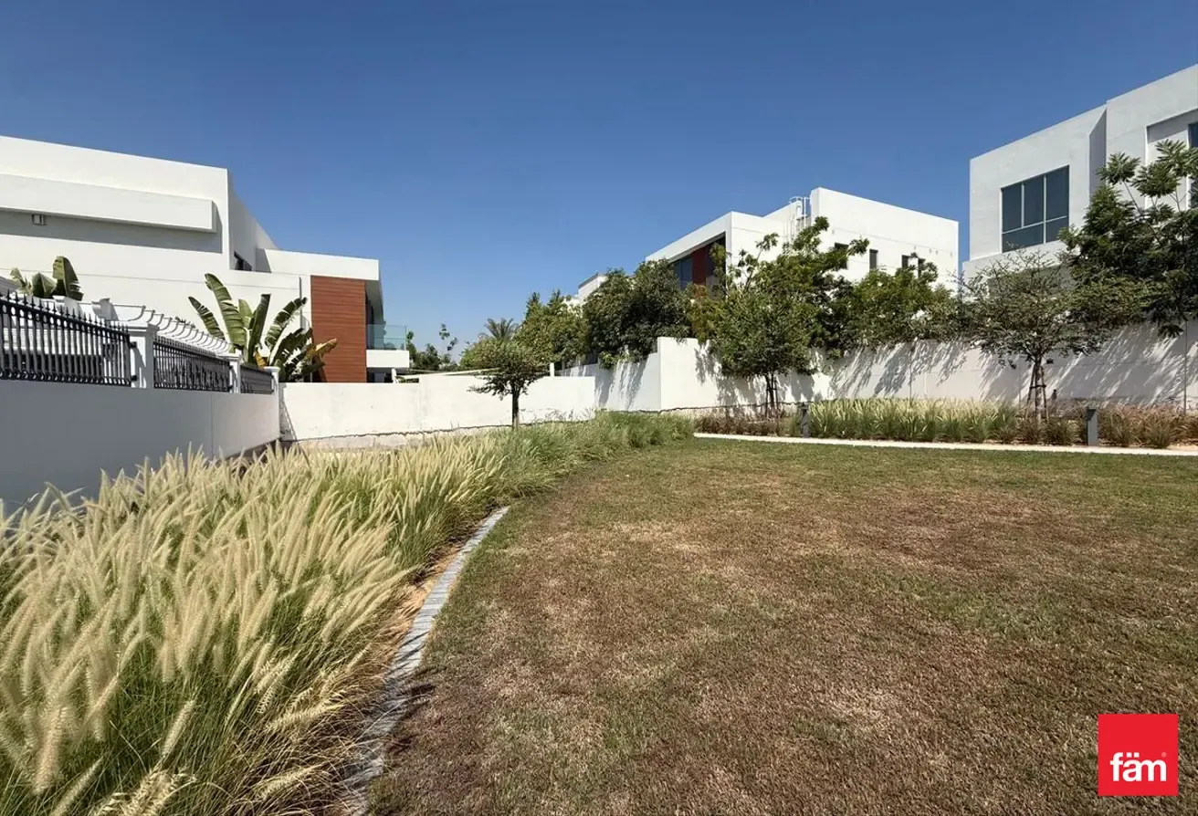 Luxury | Massive Layout | Vacant | Next To Park