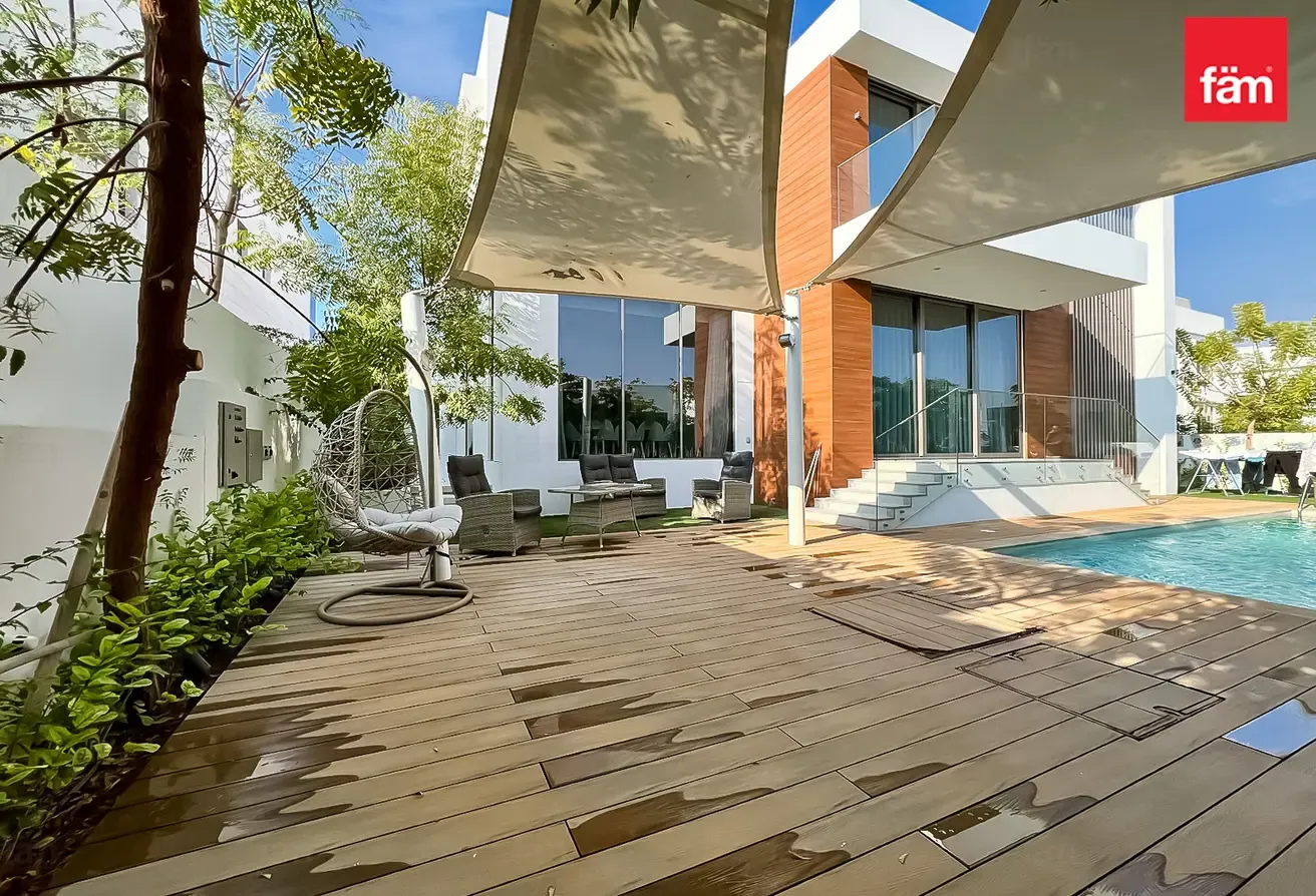 Luxury | Massive Layout | Vacant | Next To Park