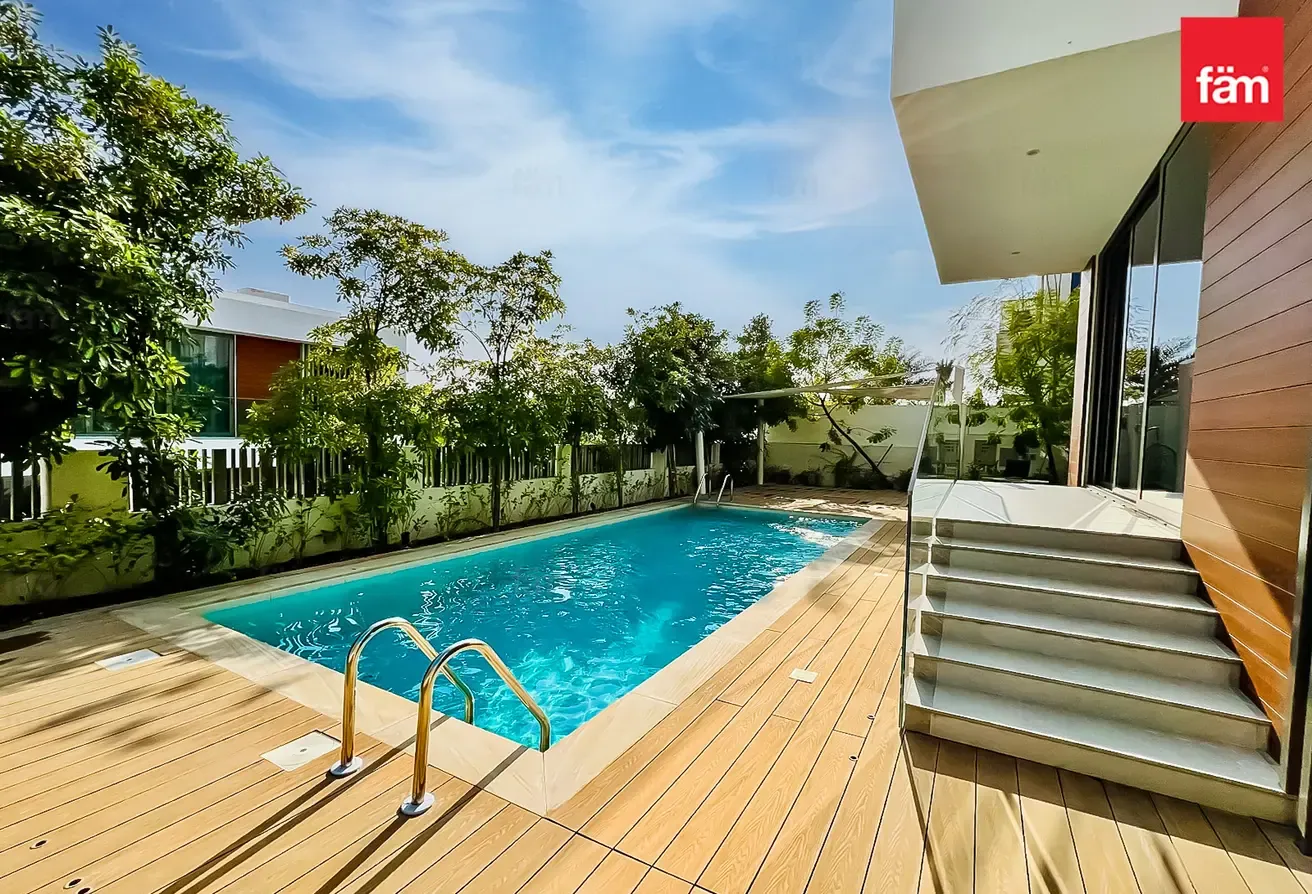 Luxury | Massive Layout | Vacant | Next To Park