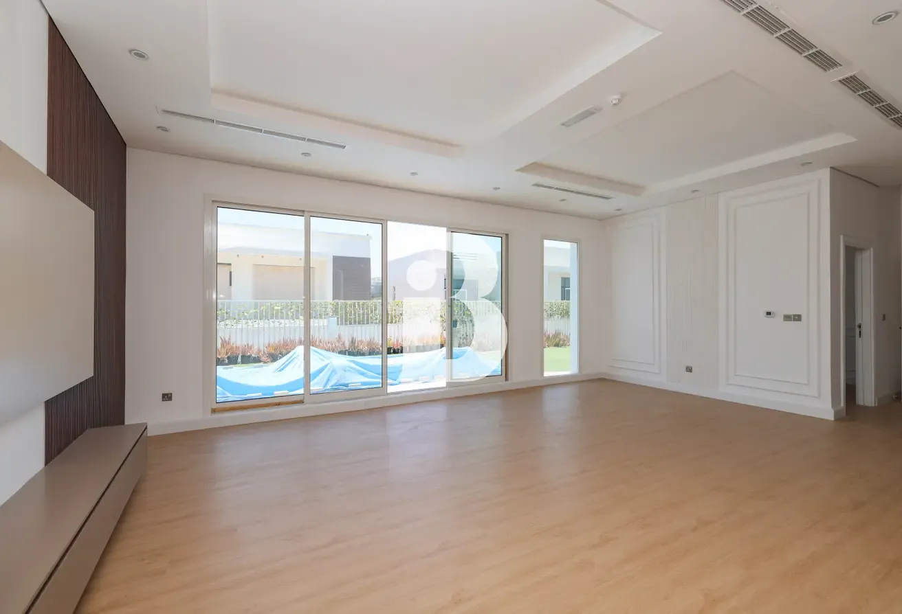 7 bedroom |  Vastu |  Pool |  8 car park