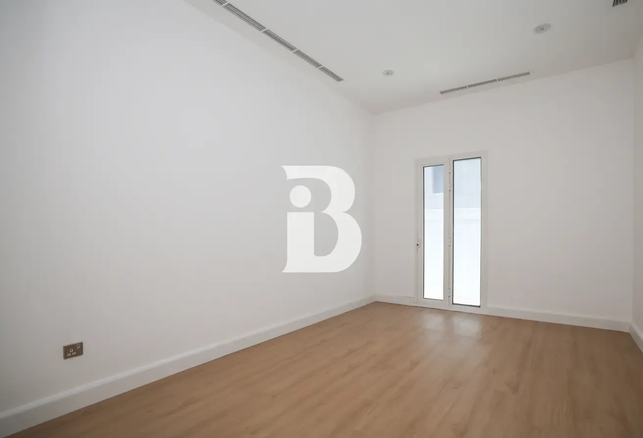 7 bedroom |  Vastu |  Pool |  8 car park