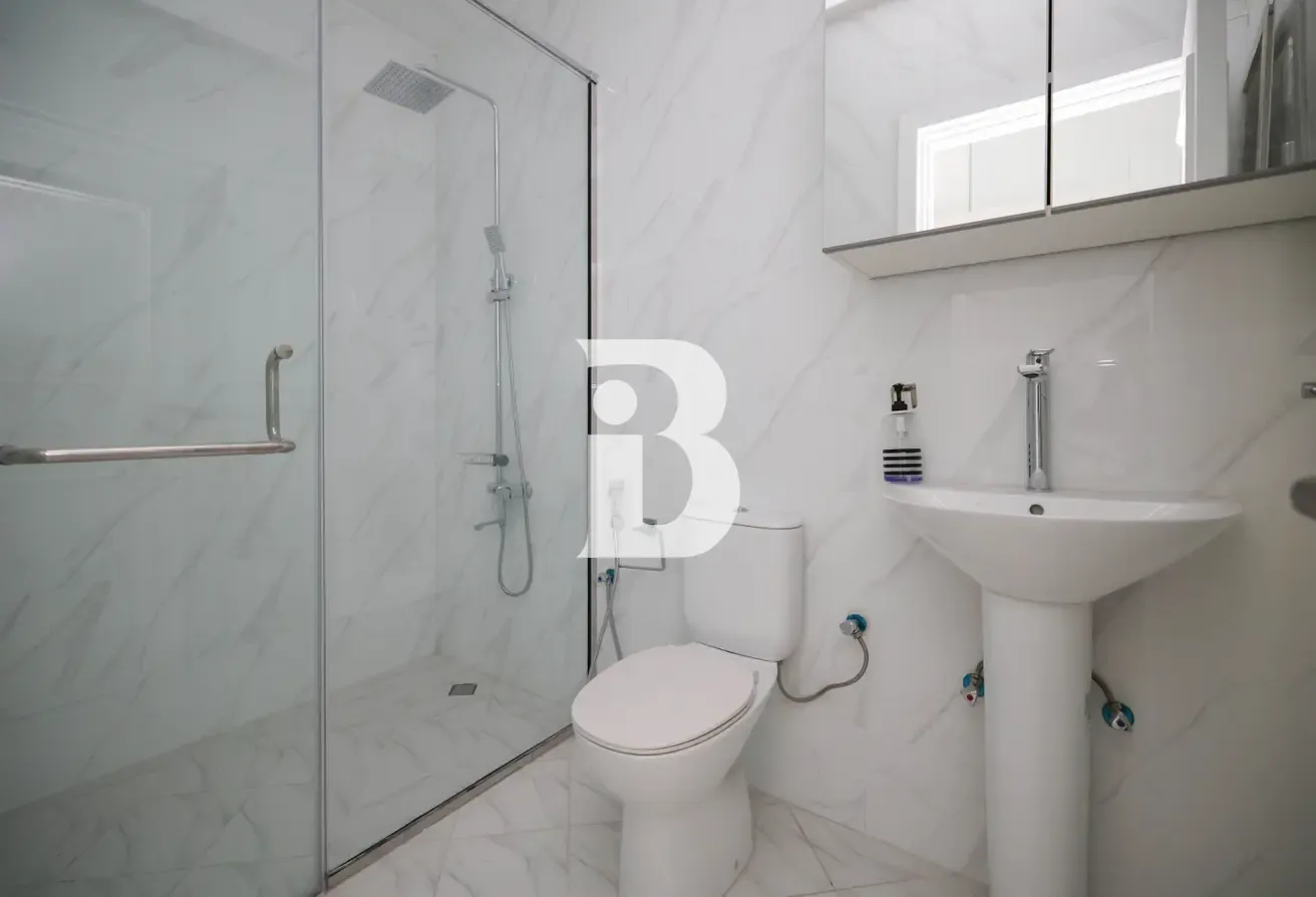 7 bedroom |  Vastu |  Pool |  8 car park