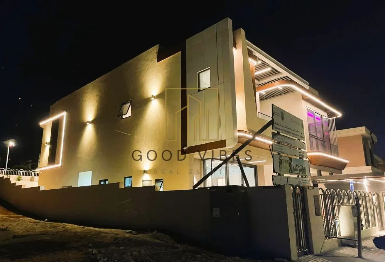 BESPOKE VILLA | CUSTOM | SKYLINE VIEW
