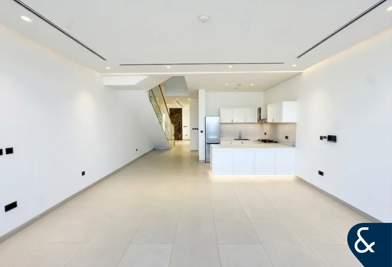 Last unit available | Corner | Brand New