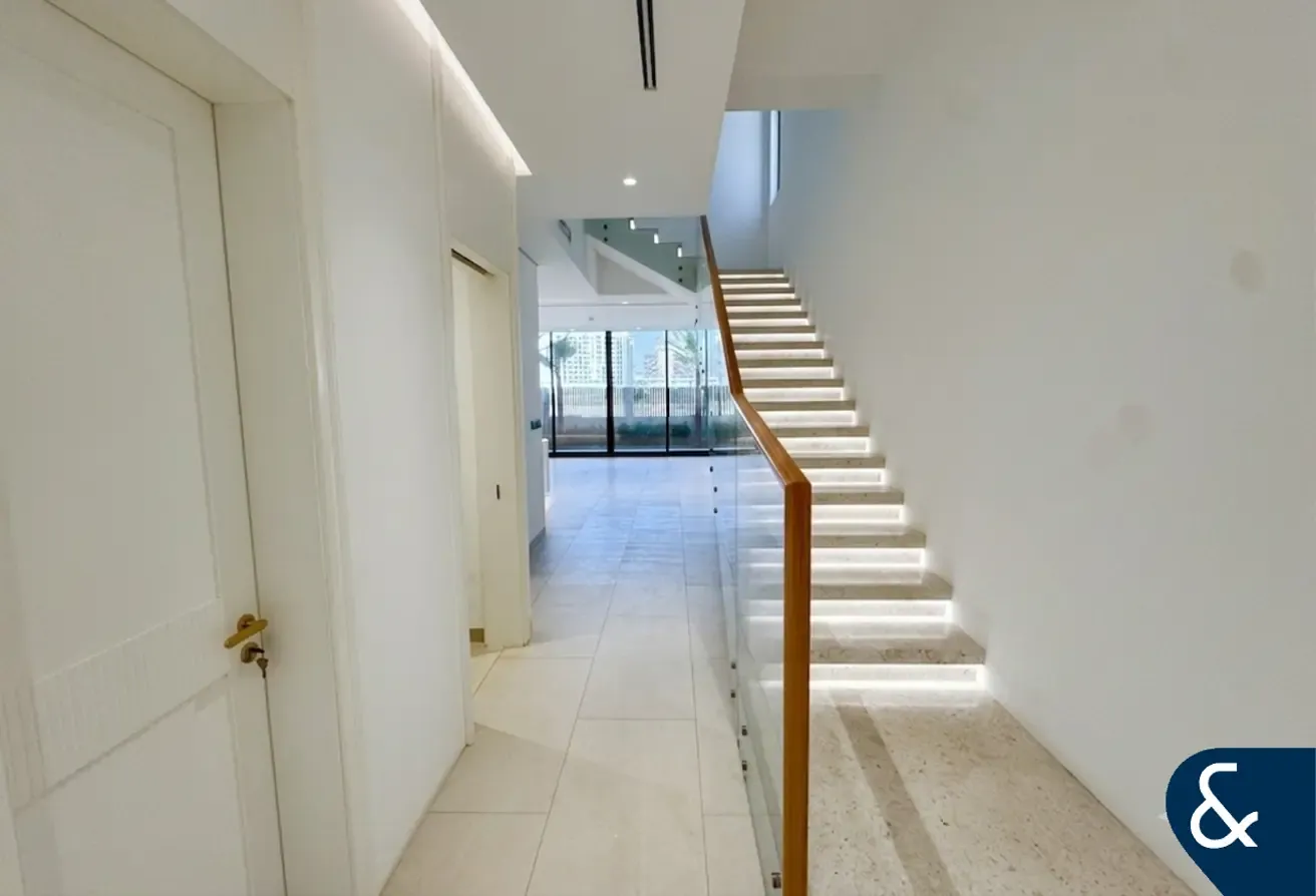 Last unit available | Corner | Brand New