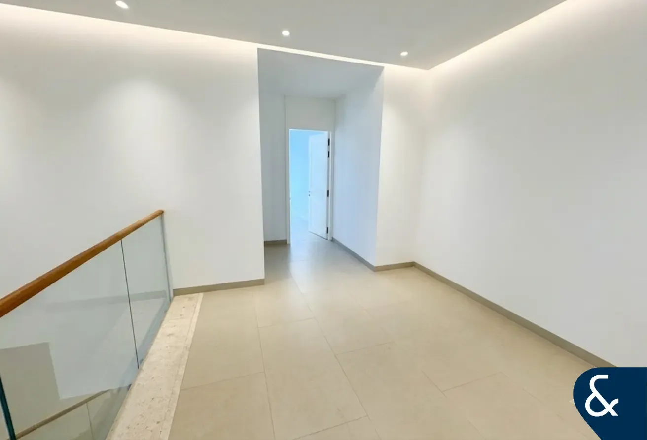 Last unit available | Corner | Brand New