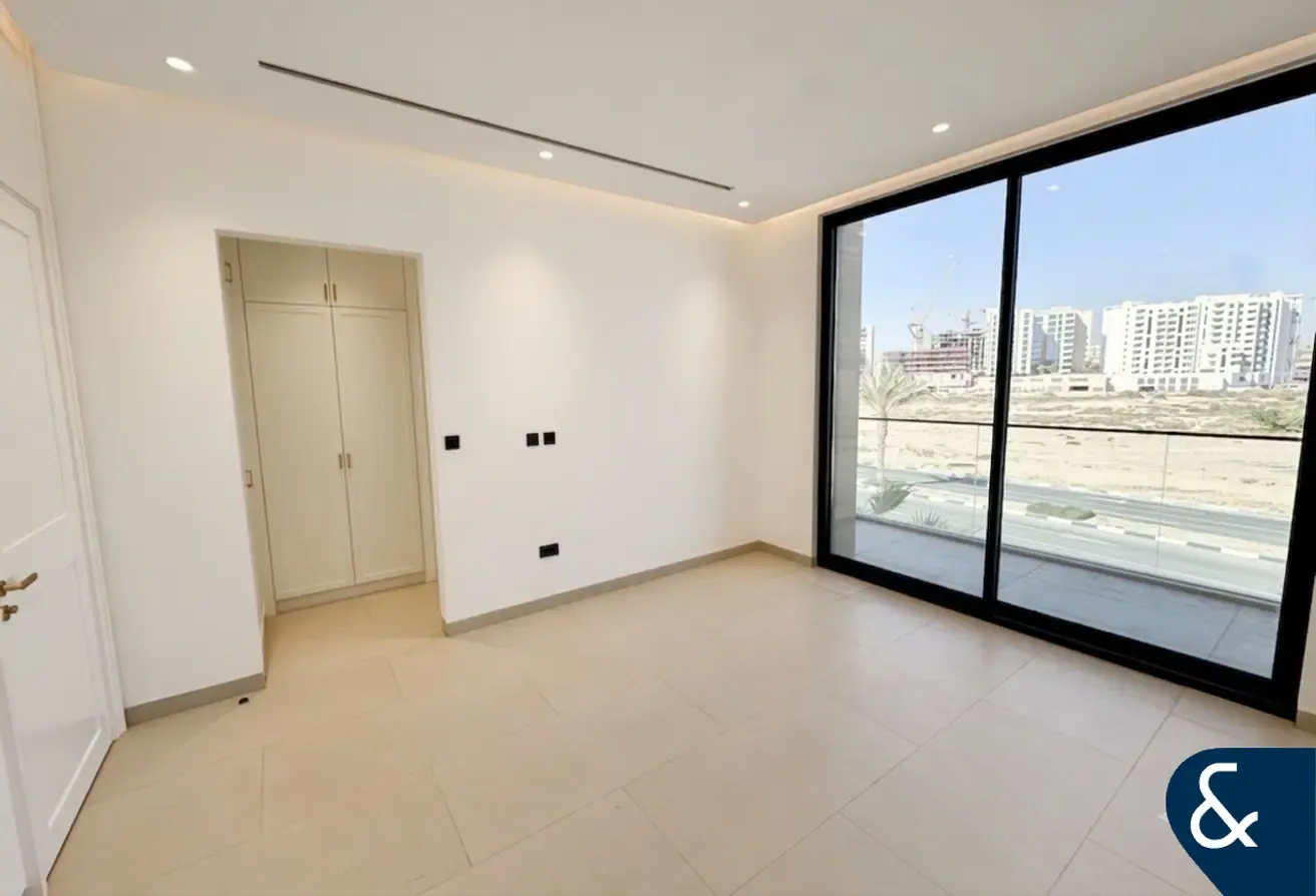 Last unit available | Corner | Brand New
