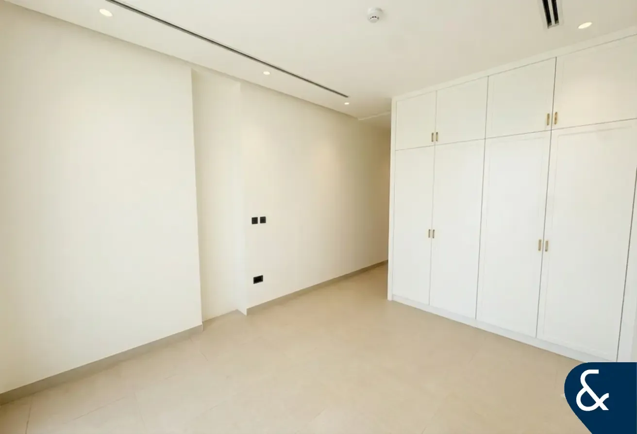 Last unit available | Corner | Brand New