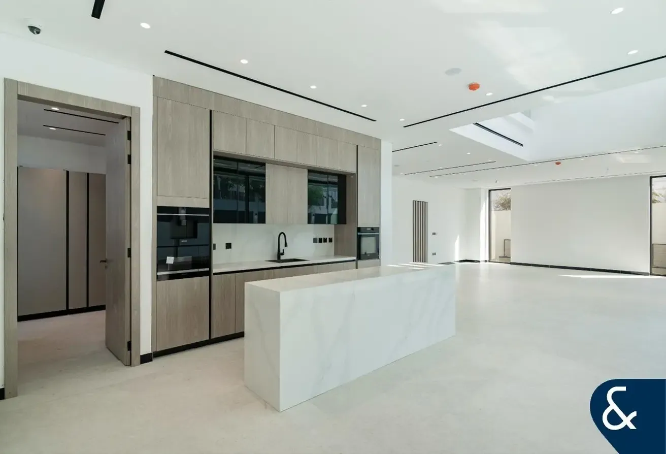 Must See | Perfect Location | Luxury | 5 Bed