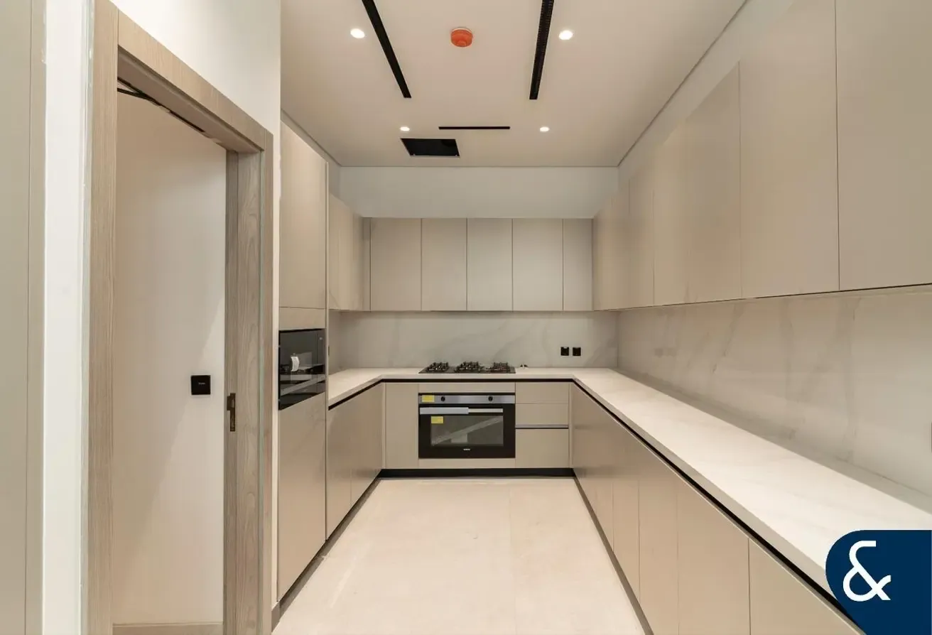 Must See | Perfect Location | Luxury | 5 Bed
