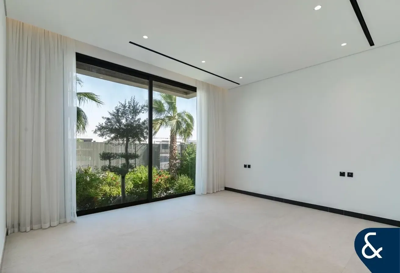 Must See | Perfect Location | Luxury | 5 Bed