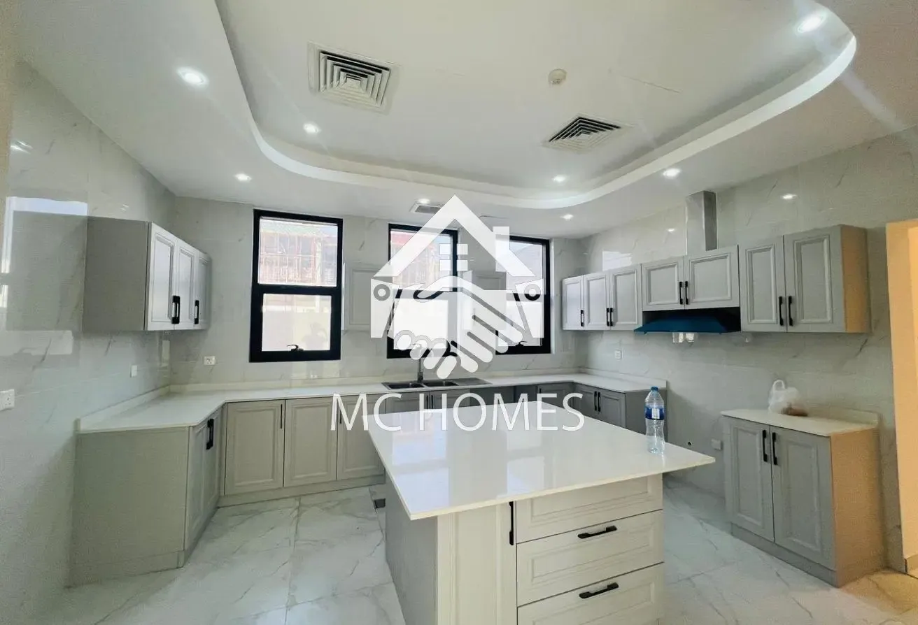 Brand New I 5BR Villa I Spacious  IPlot: 6458