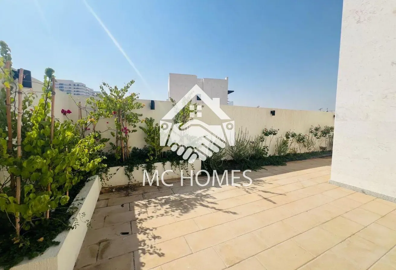 Brand New I 5BR Villa I Spacious  IPlot: 6458