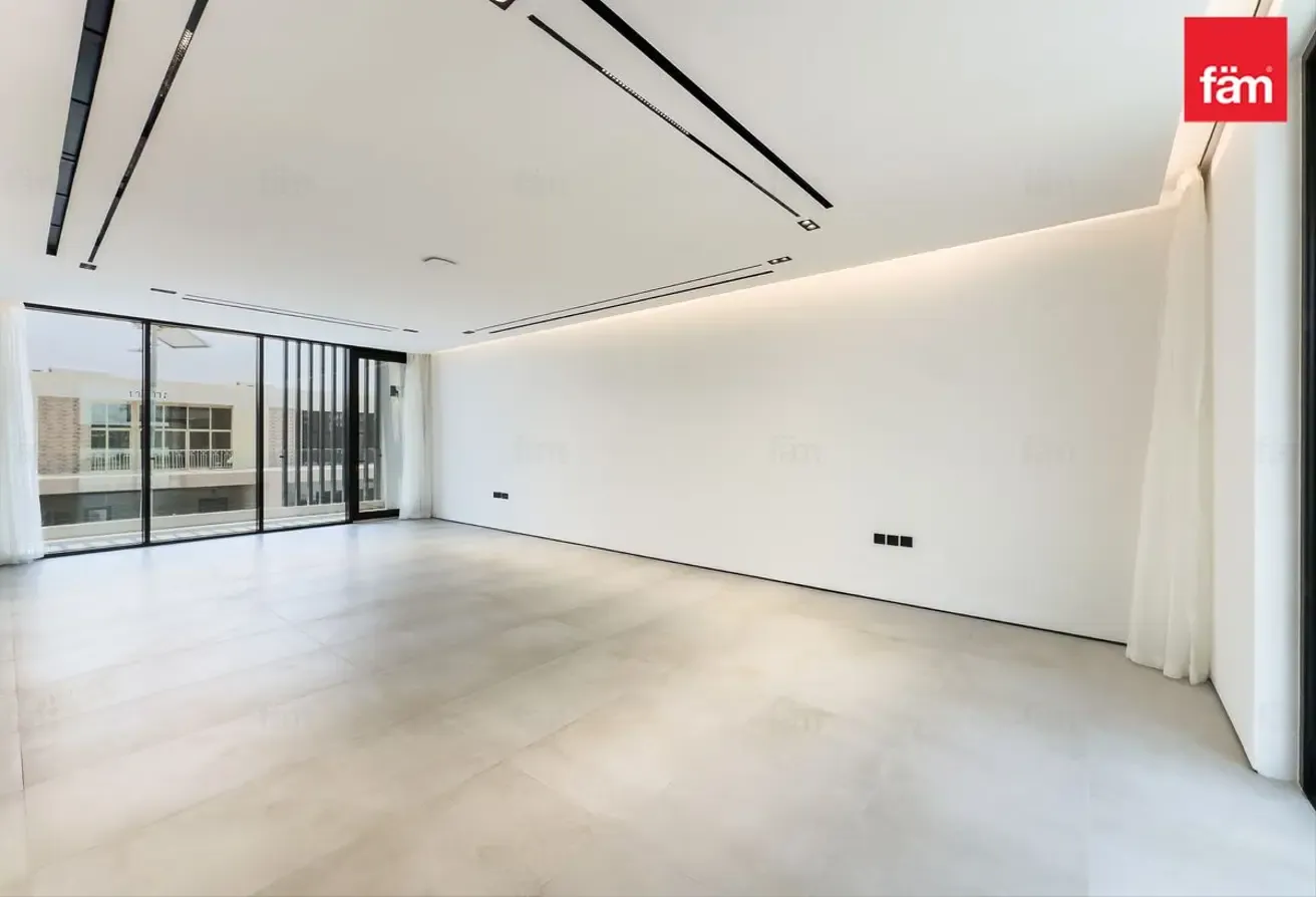 Upgraded | Single Row | Vacant | Spacious