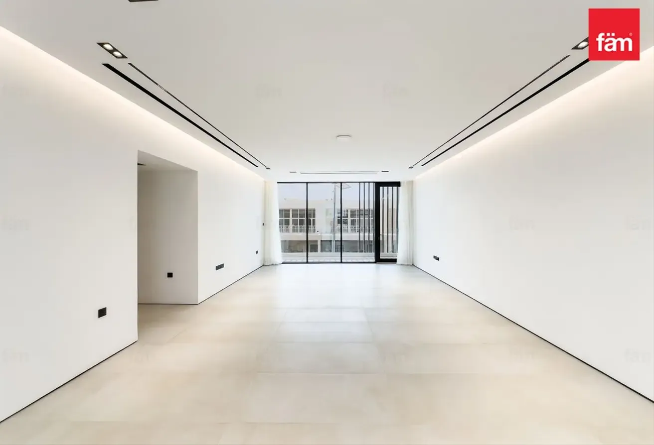 Upgraded | Single Row | Vacant | Spacious