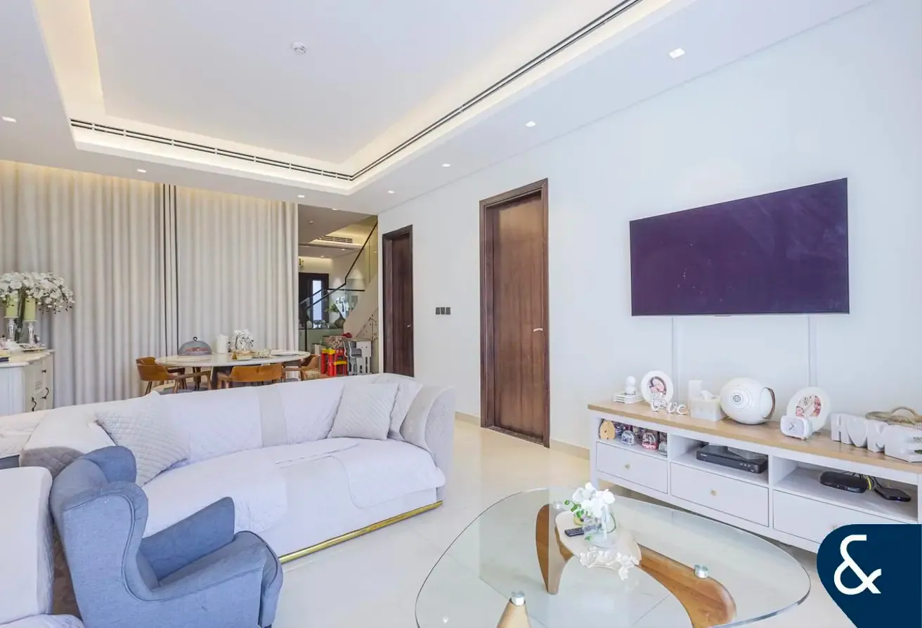 Exclusive | Negotiable | Huge BUA: 3351