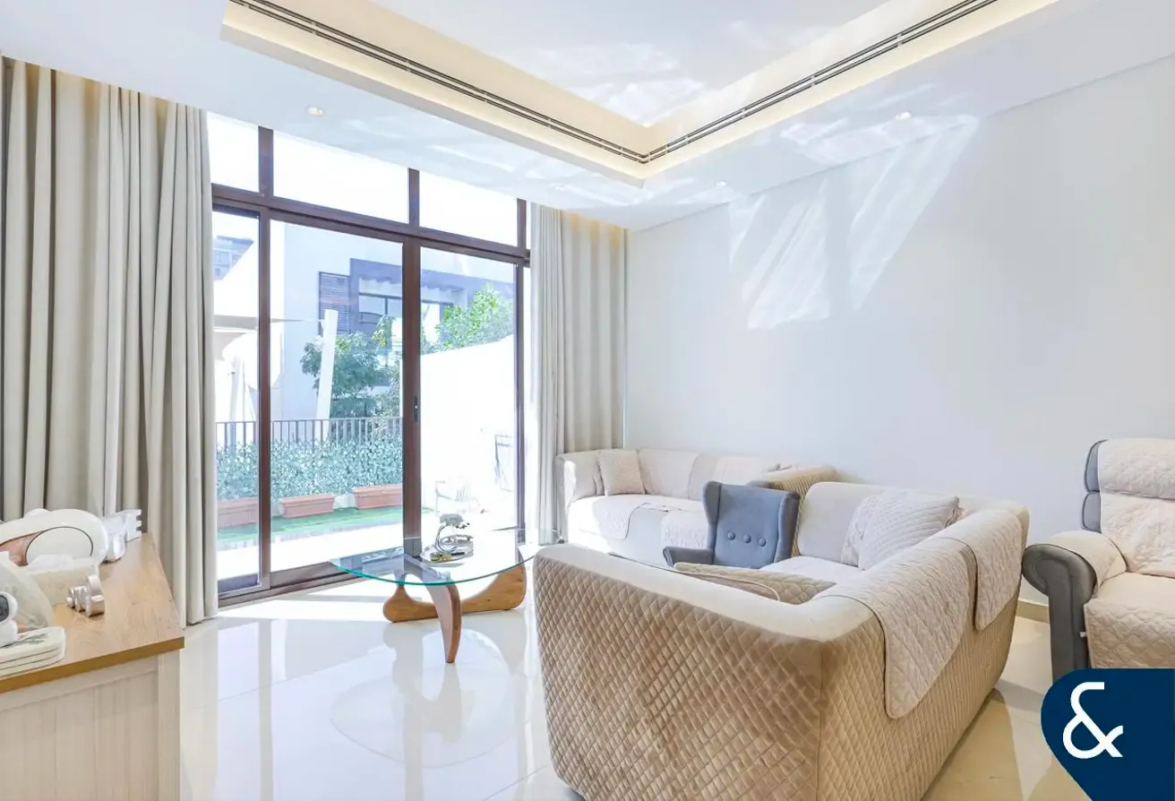 Exclusive | Negotiable | Huge BUA: 3351