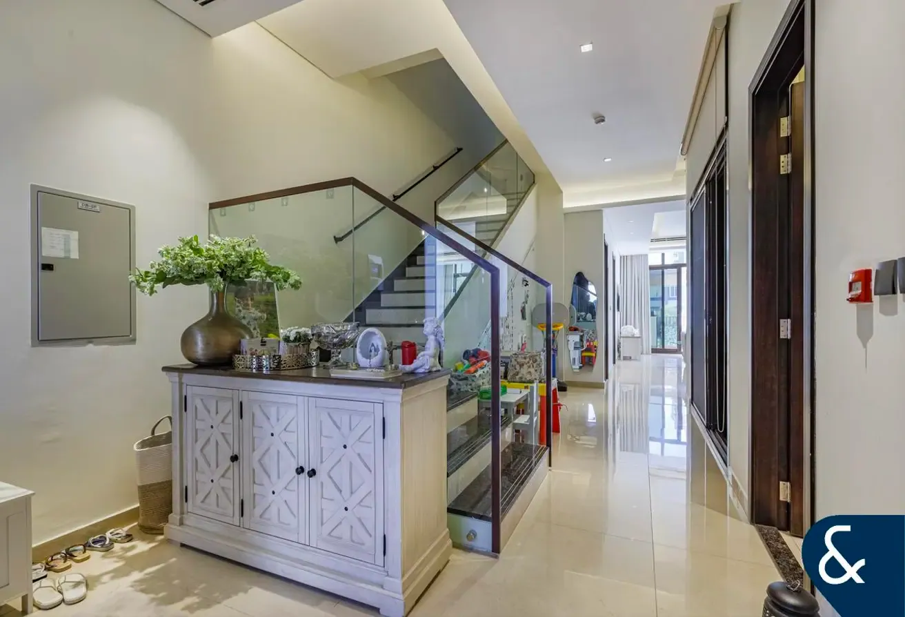Exclusive | Negotiable | Huge BUA: 3351