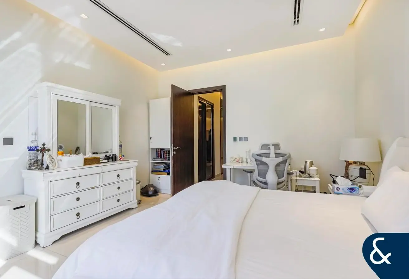 Exclusive | Negotiable | Huge BUA: 3351