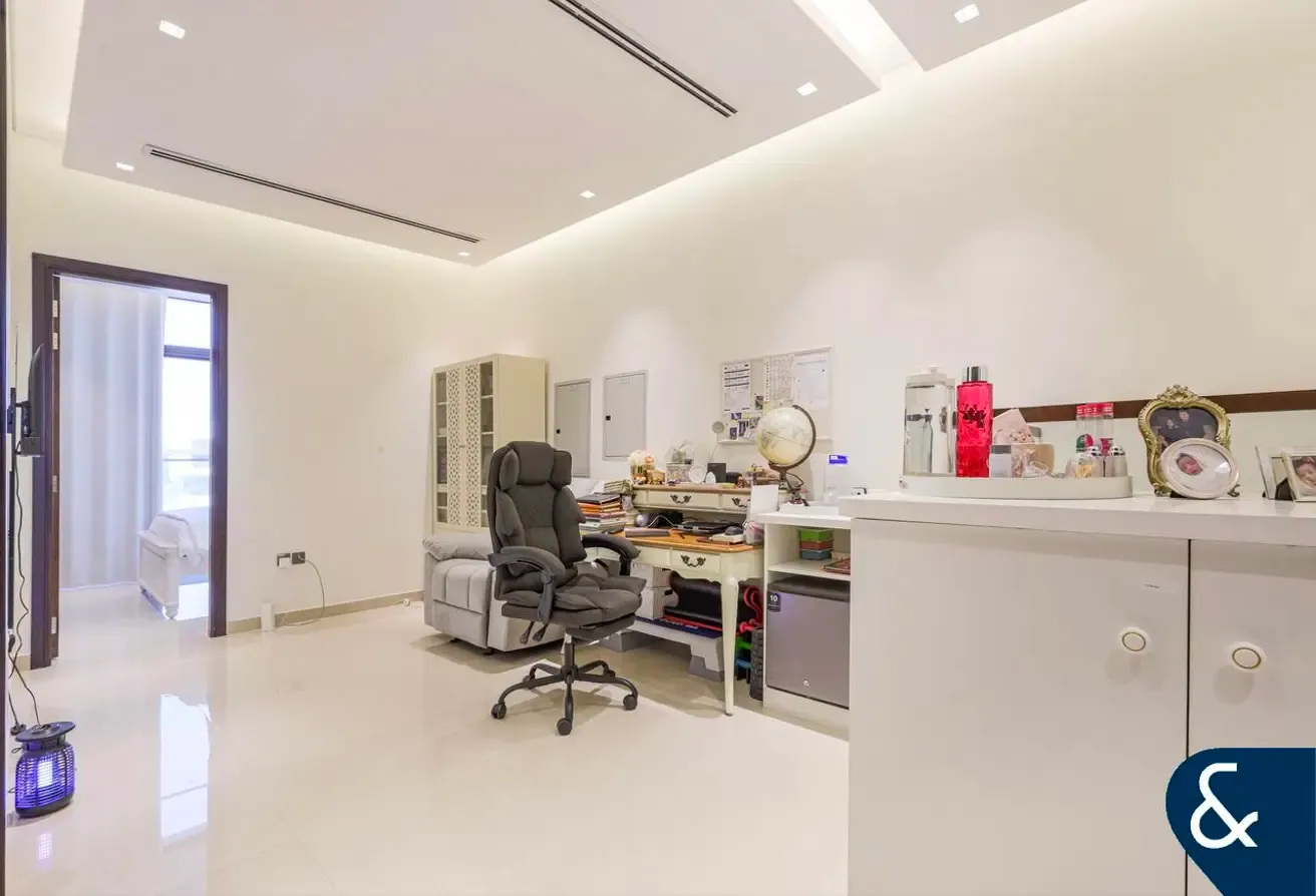 Exclusive | Negotiable | Huge BUA: 3351