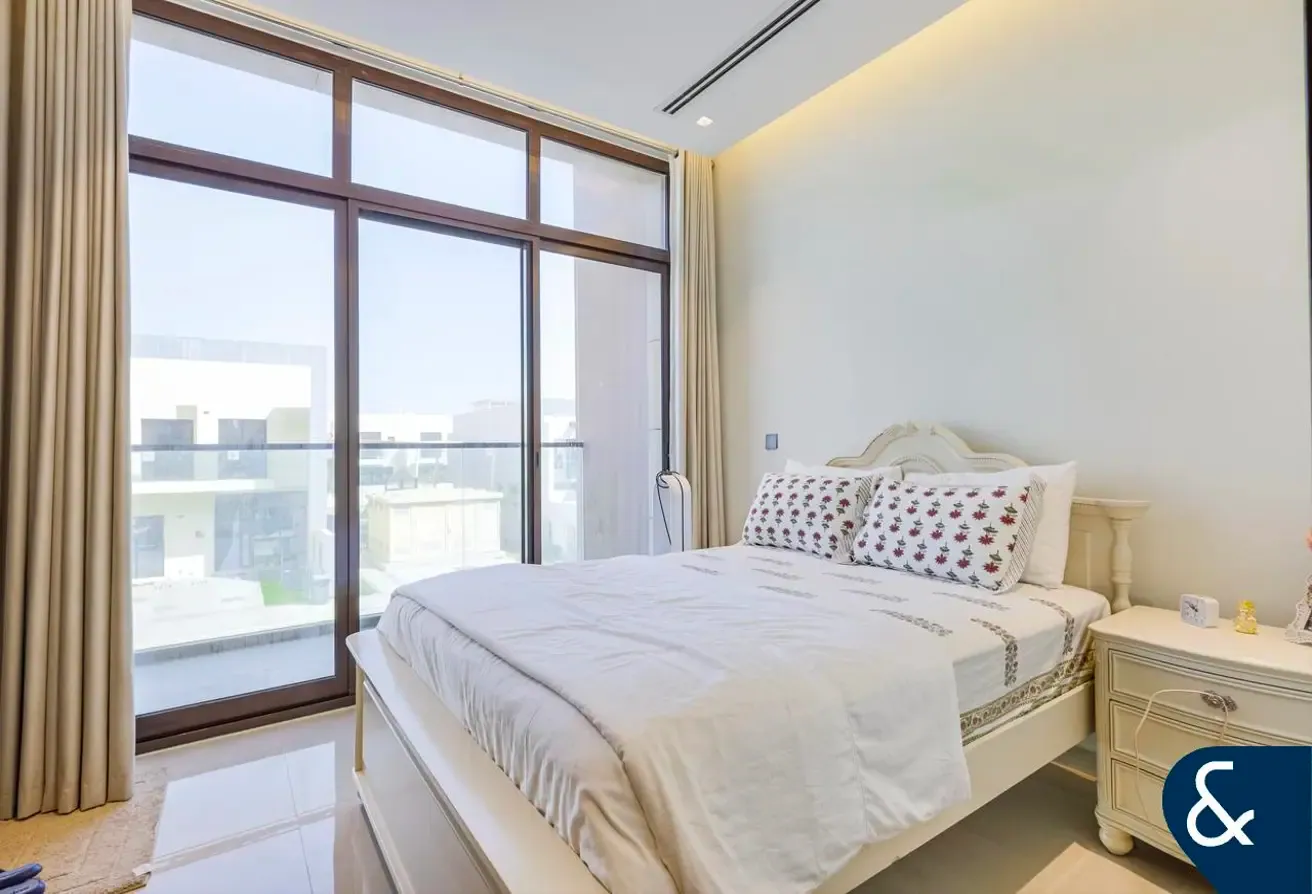 Exclusive | Negotiable | Huge BUA: 3351