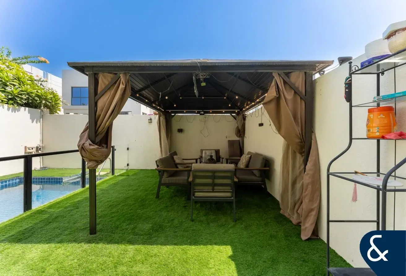 Private Pool | Huge BUA | School Nearby