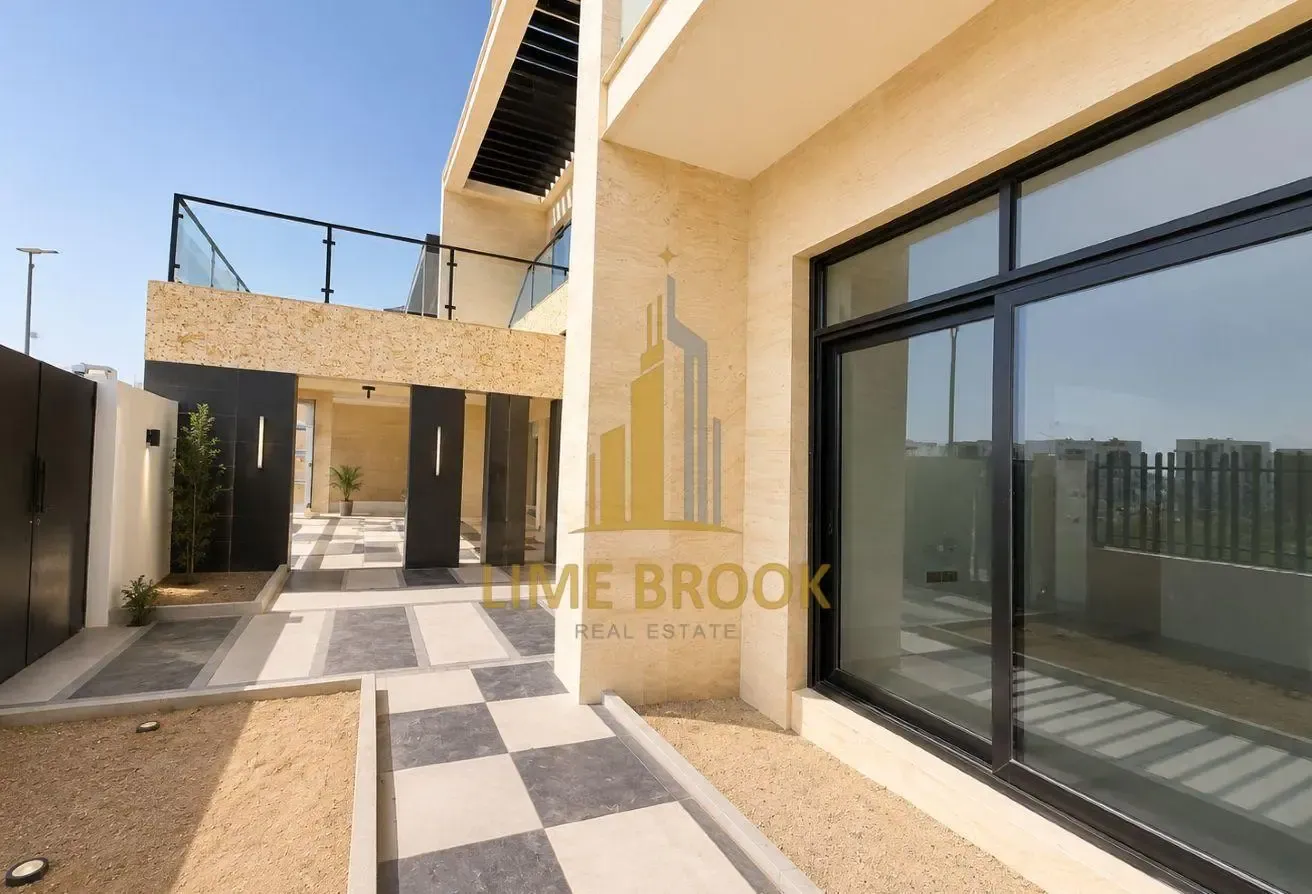 Custom 5BR | Luxury | Private pool | Corner