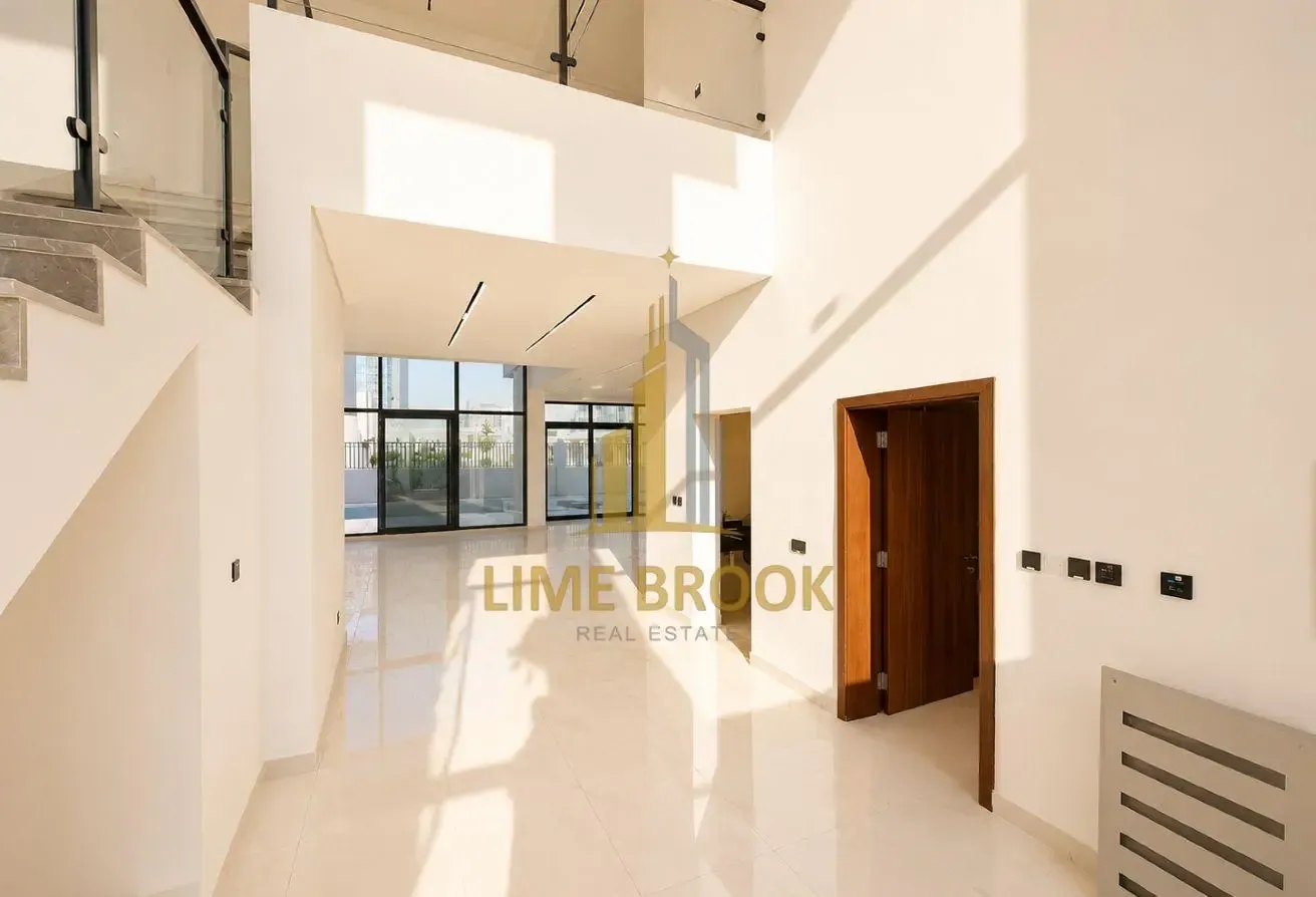 Custom 5BR | Luxury | Private pool | Corner