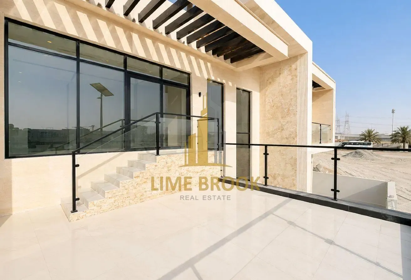 Custom 5BR | Luxury | Private pool | Corner