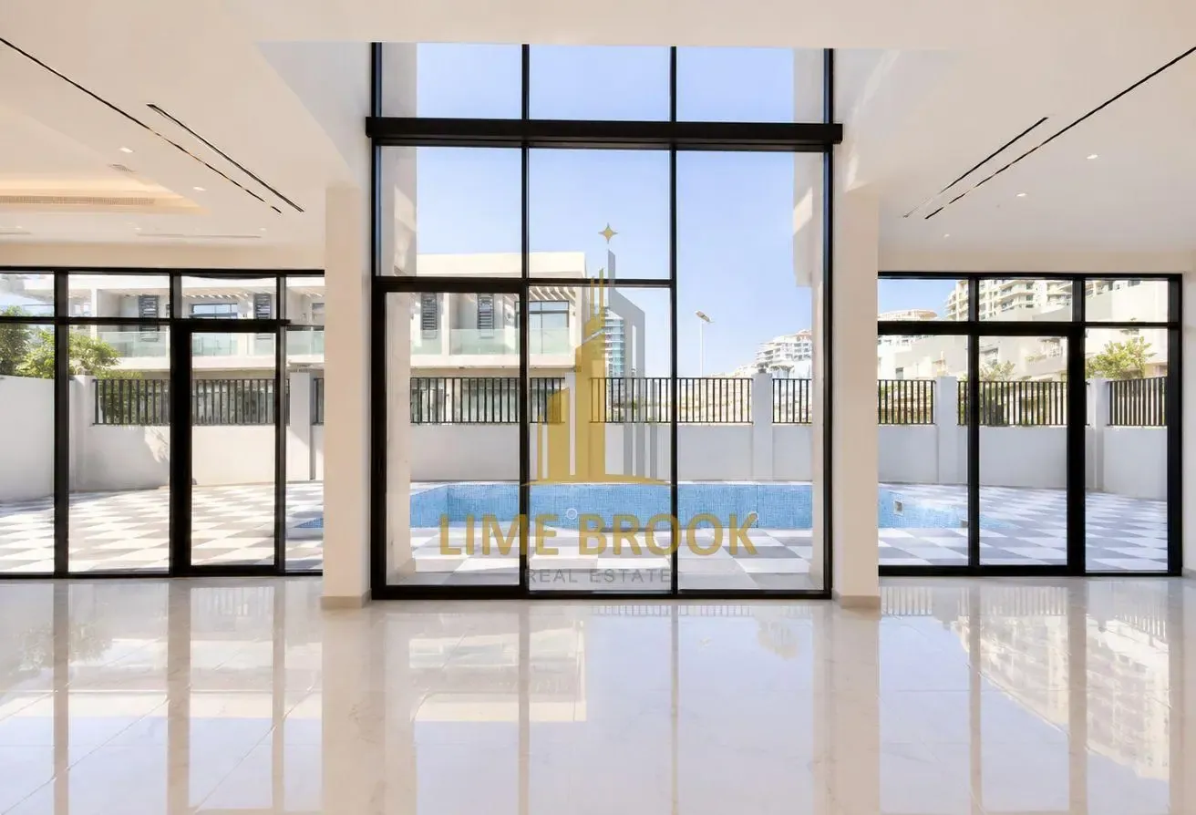 Custom 5BR | Luxury | Private pool | Corner