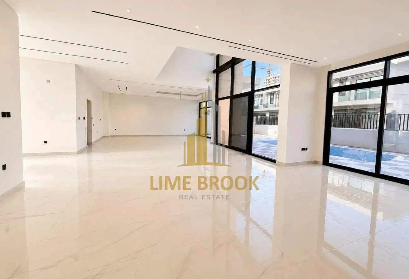 Custom 5BR | Luxury | Private pool | Corner