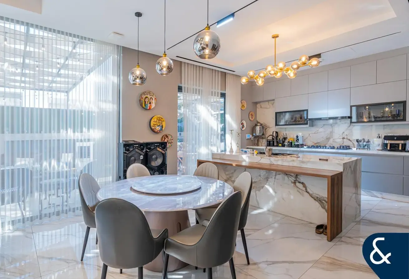EXCLUSIVE | CUSTOM 5 BED | ONE OF A KIND