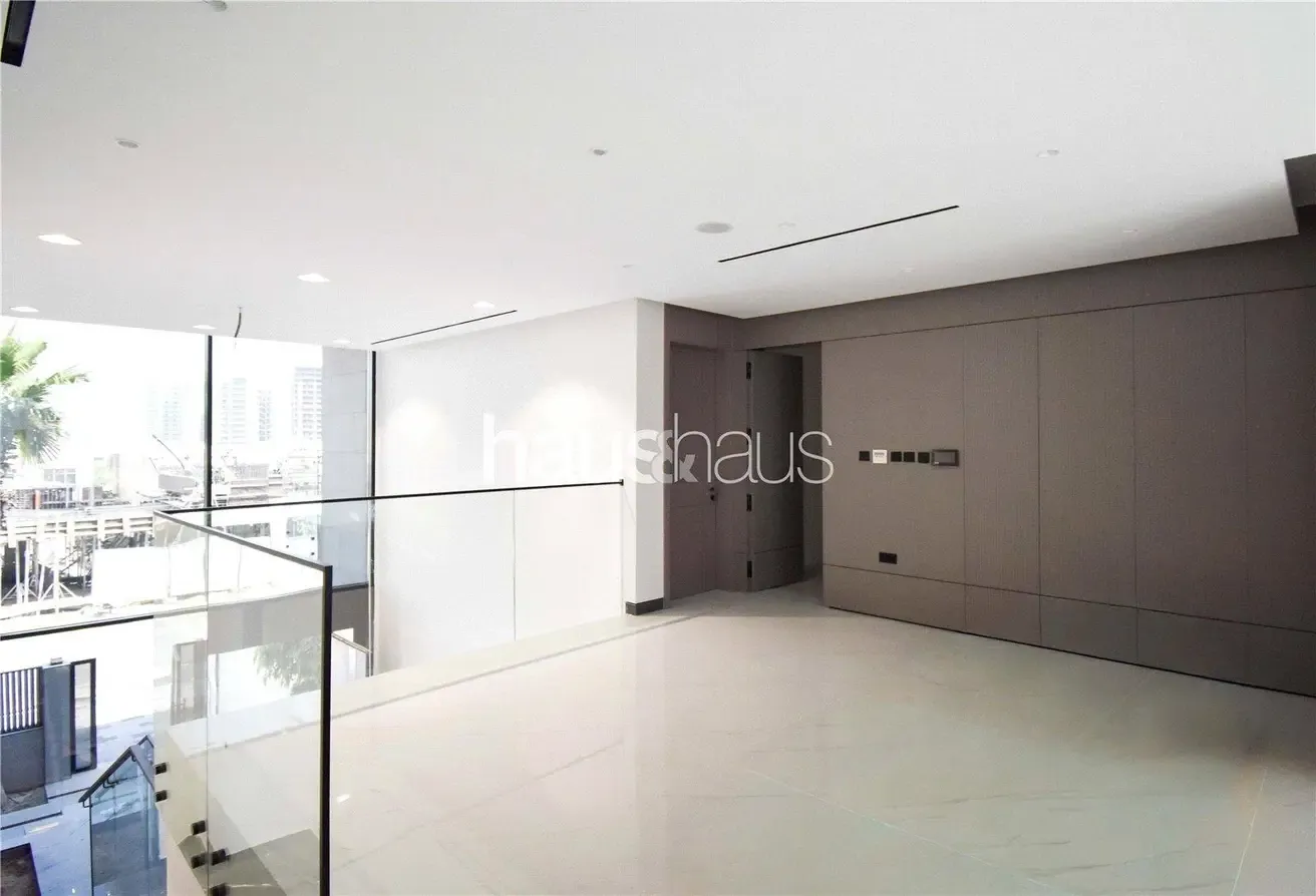 Brand New | Corner Plot | Single Row | Vastu