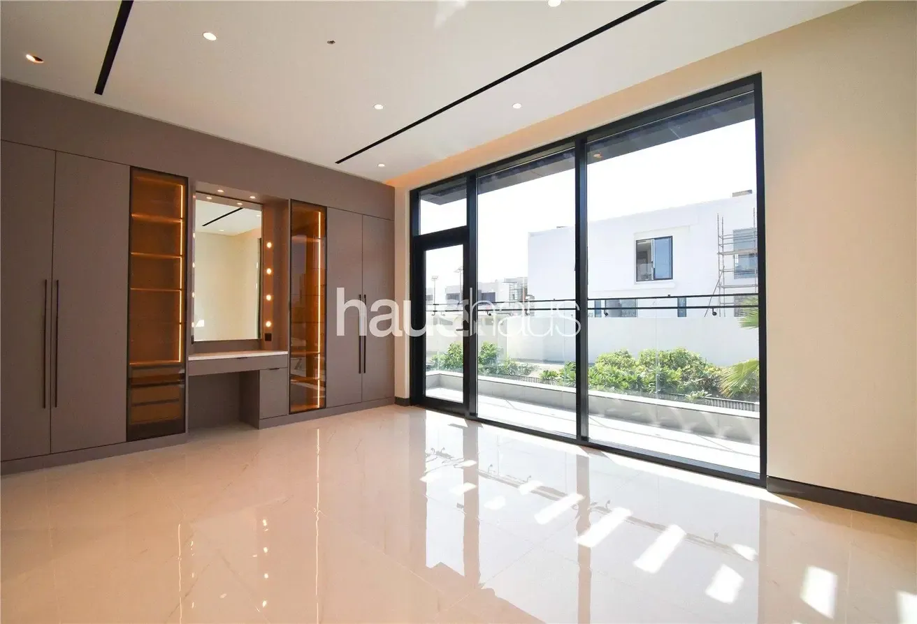Brand New | Corner Plot | Single Row | Vastu